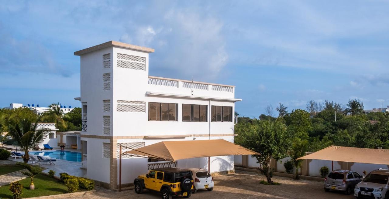 Leomilo Holidays Diani Beach Bagian luar foto