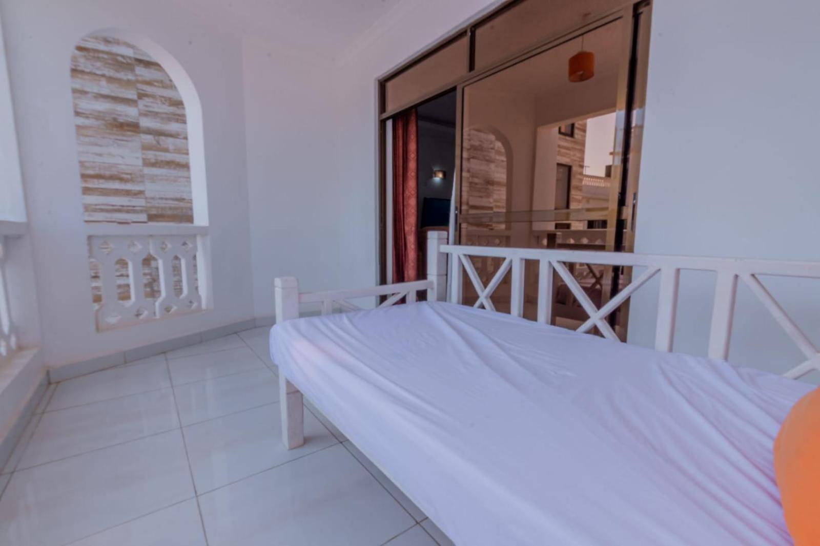 Leomilo Holidays Diani Beach Bagian luar foto